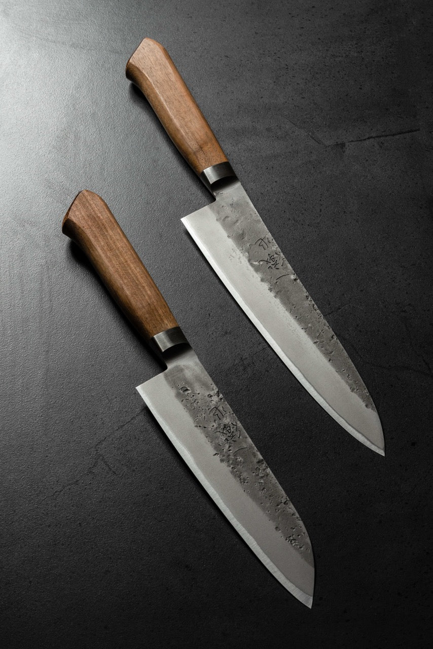 Couteau Santoku vs couteau de chef:  lequel choisir ?