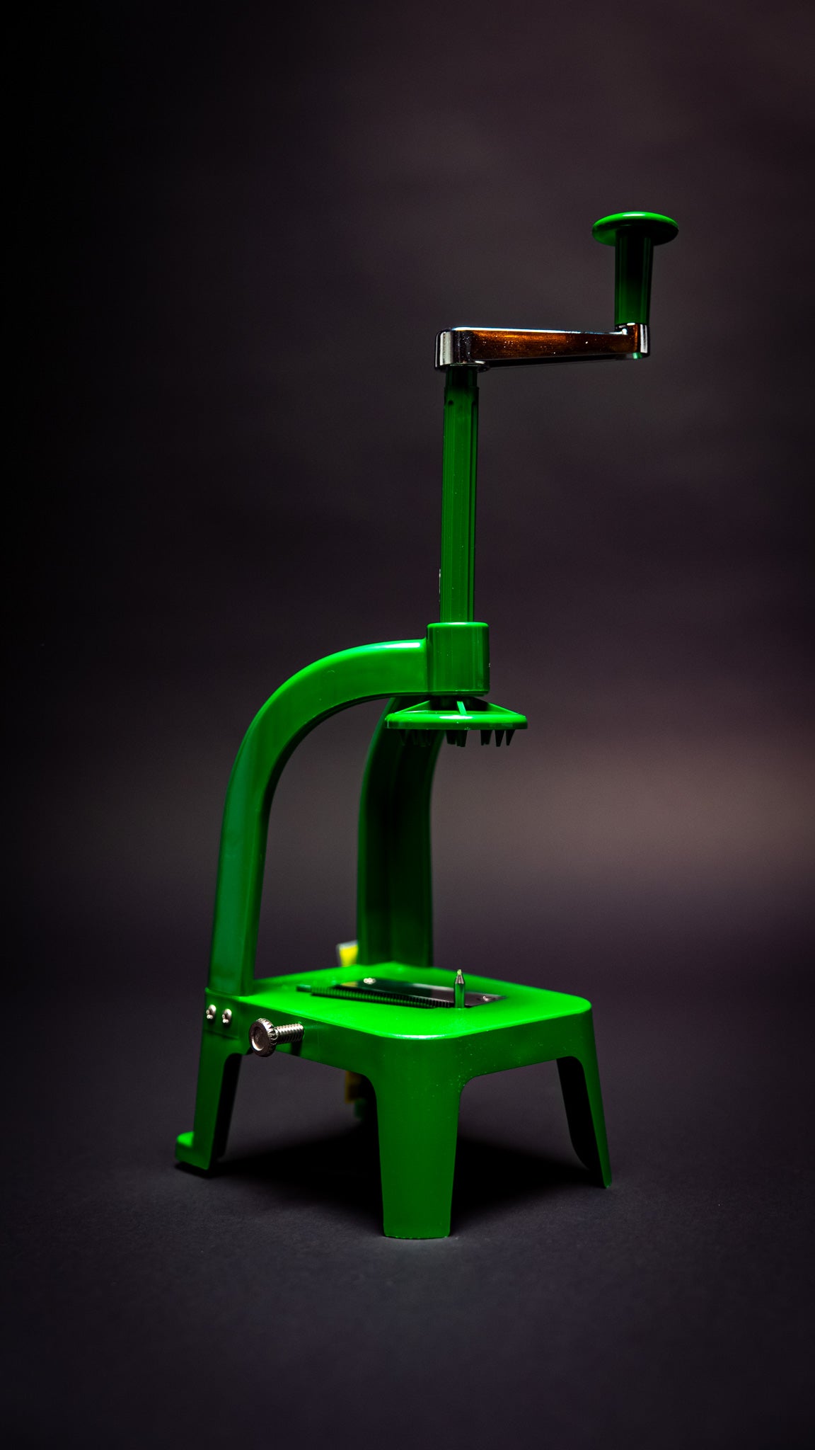 Couteau japonais Benriner Cook Help – gros plan sur la lame de coupe intégrée à la base — Stay Sharp Montréal