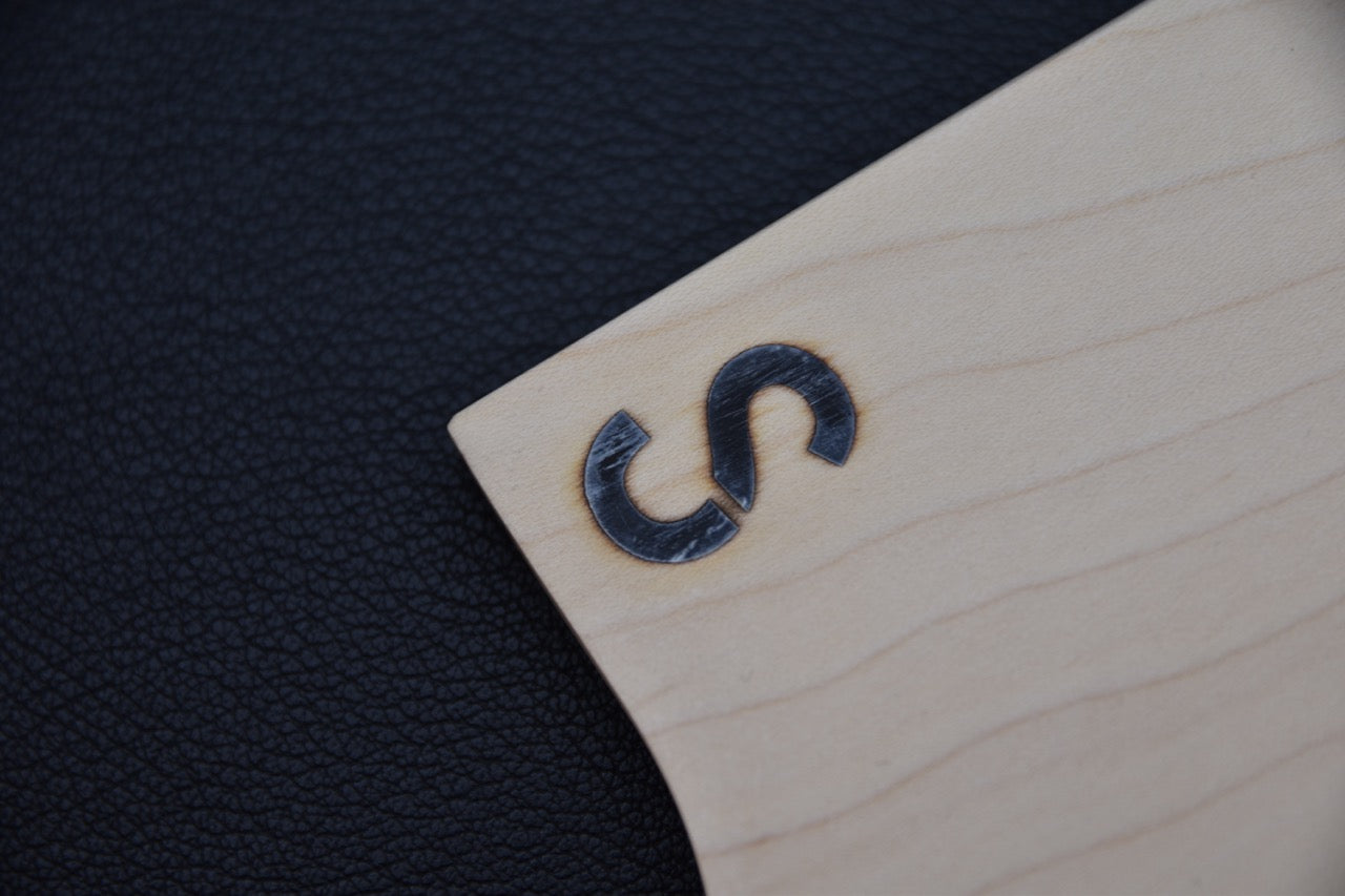 Grosse prise de vue sur l'ouverture intérieure de la saya pour couteau japonais Gyuto.