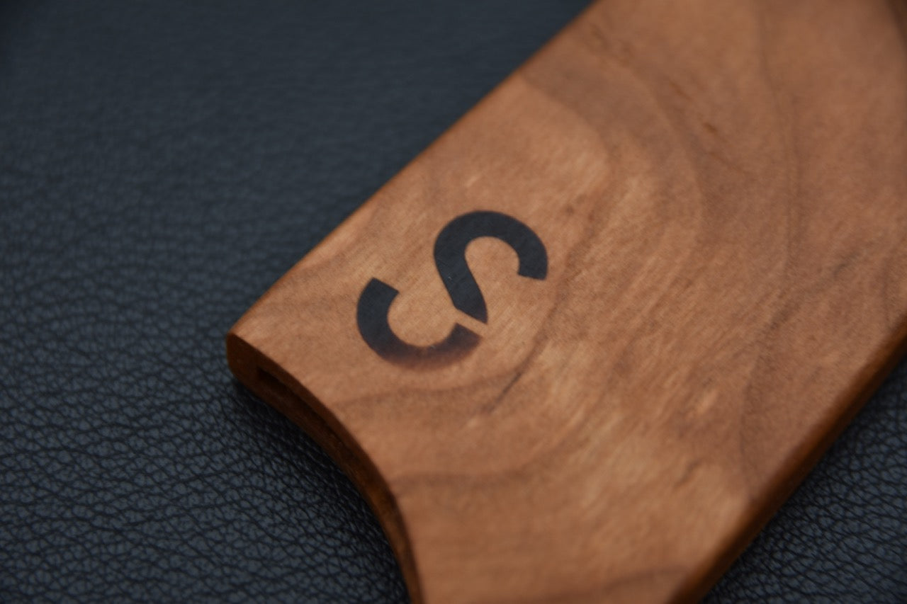 Détail du grain de bois de la saya pour couteau japonais Petty.