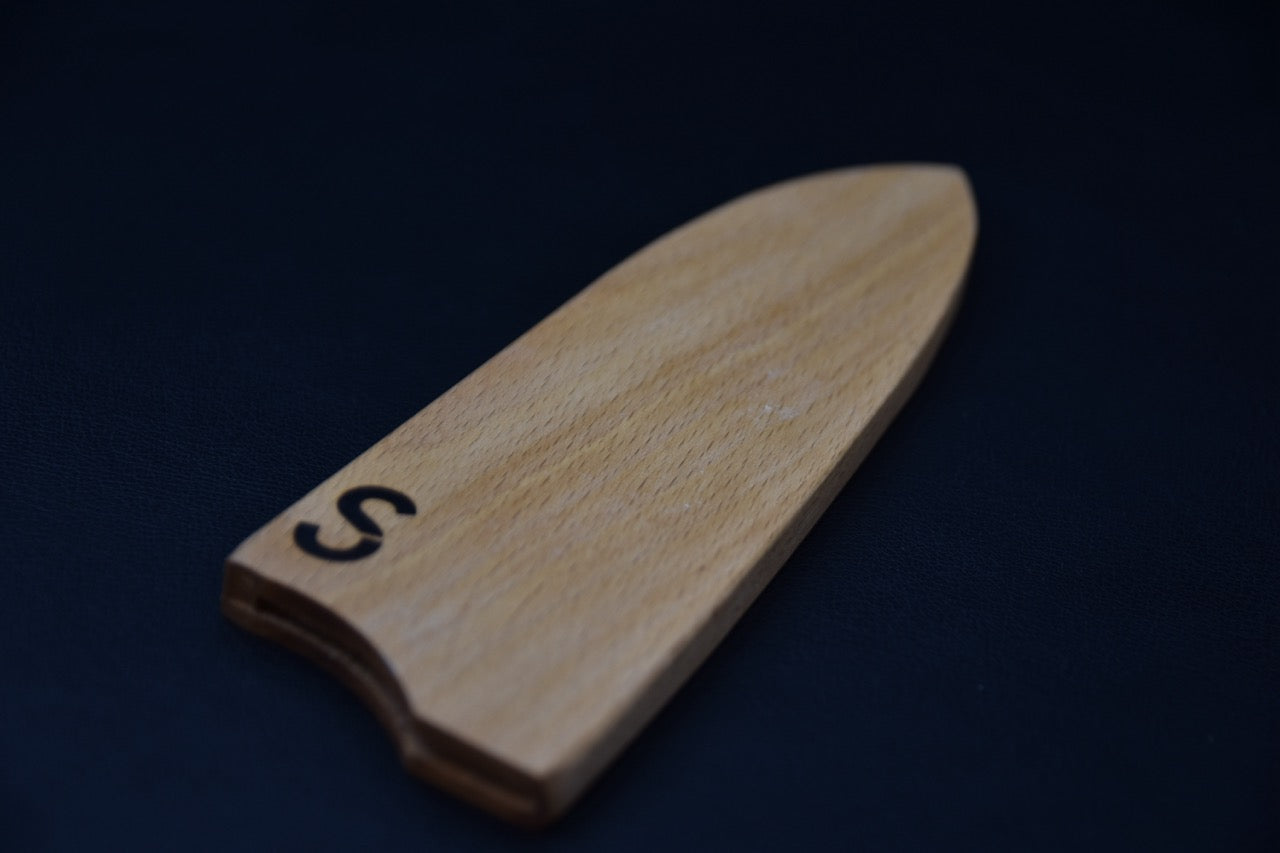Étui en bois pour couteau japonais Santoku, profil latéral ajusté — Stay Sharp Montréal.