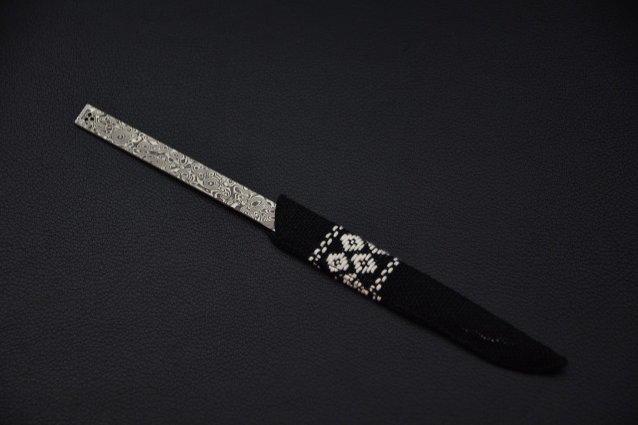 Couteau japonais à papier damas SG2 Anmon avec motif tourbillonnant unique.

