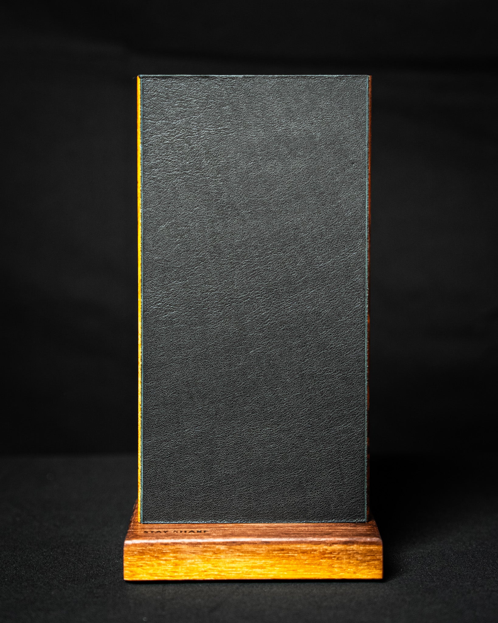 Stay Sharp Support Magnétique en Cuir