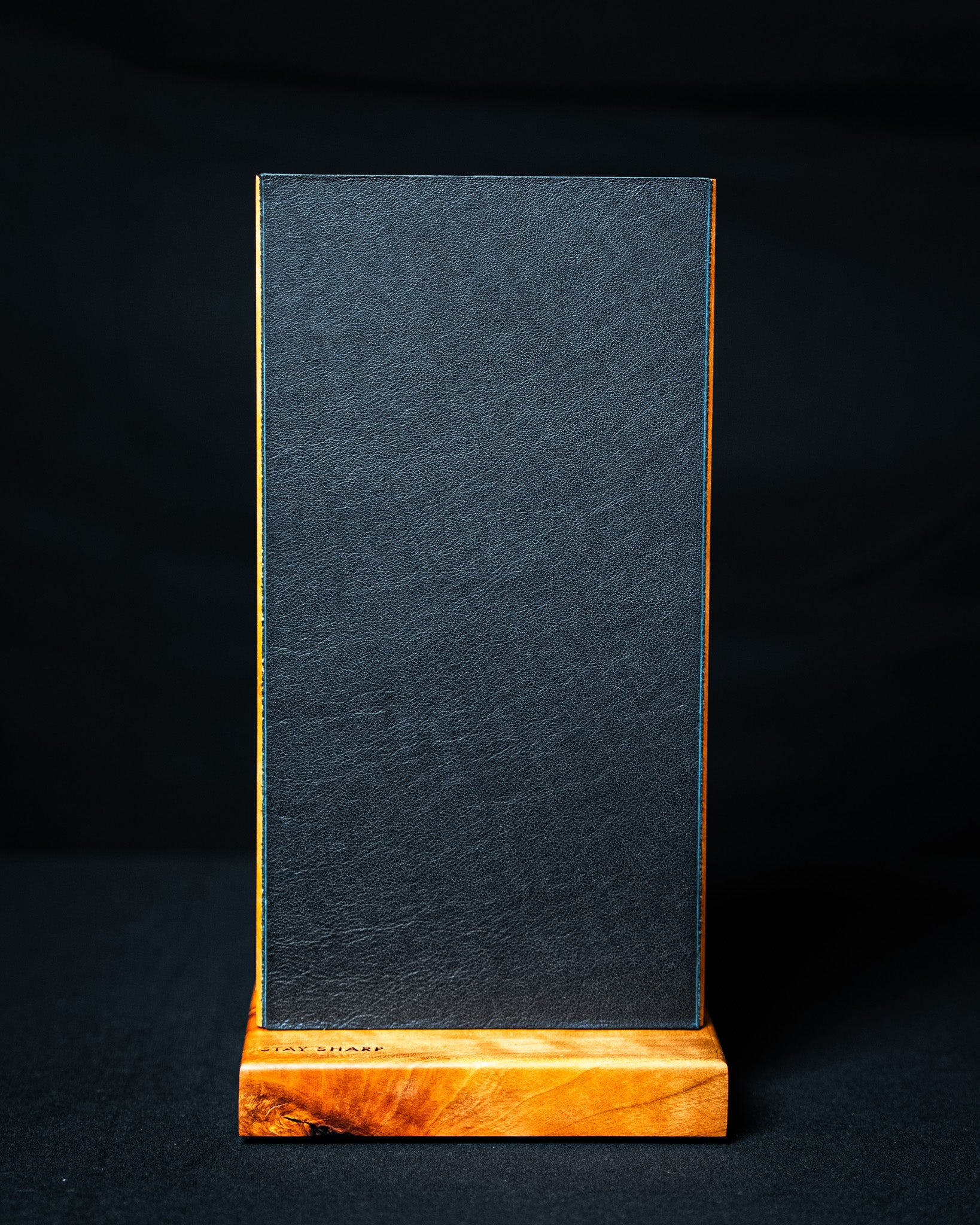 Stay Sharp Support Magnétique en Cuir