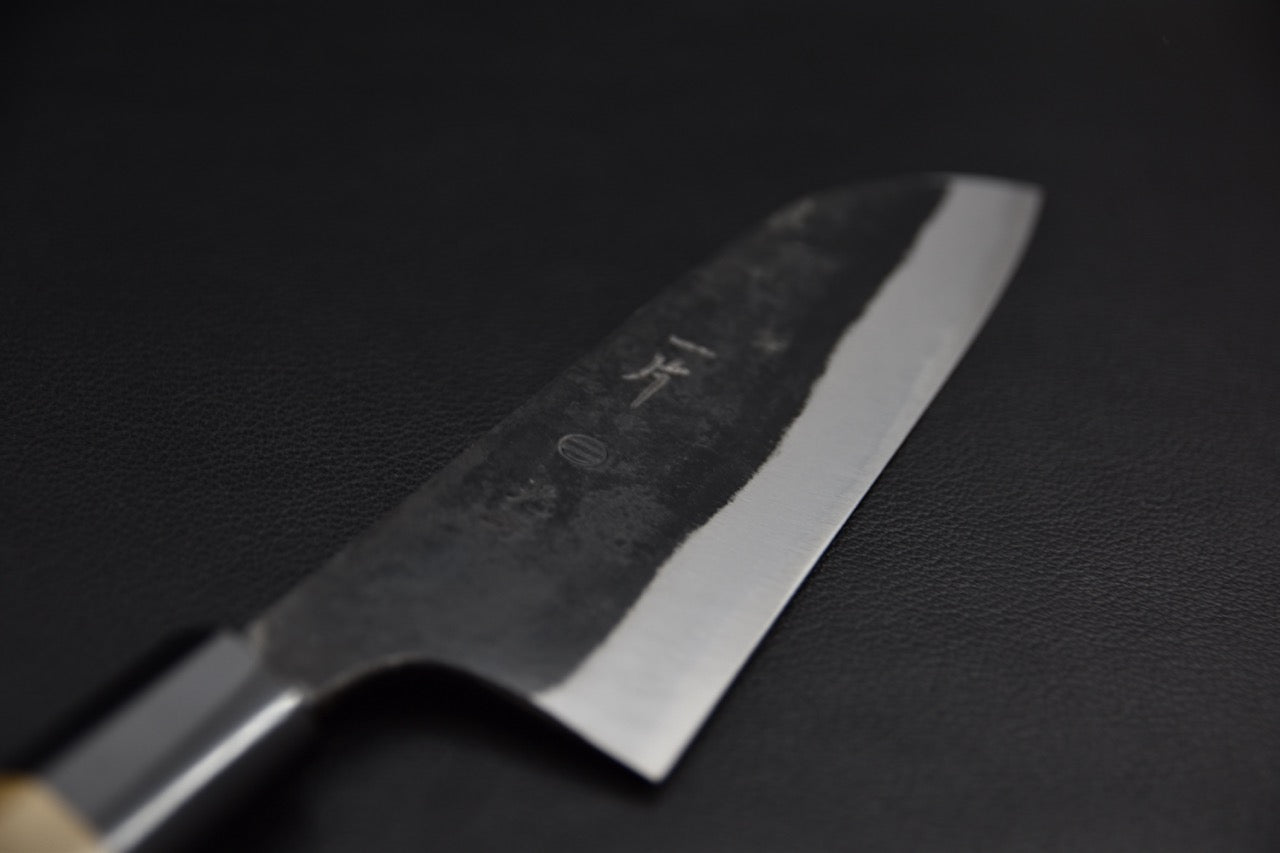 Santoku couteau japonais 165 mm, profil droit de la lame et manche wa magnolia