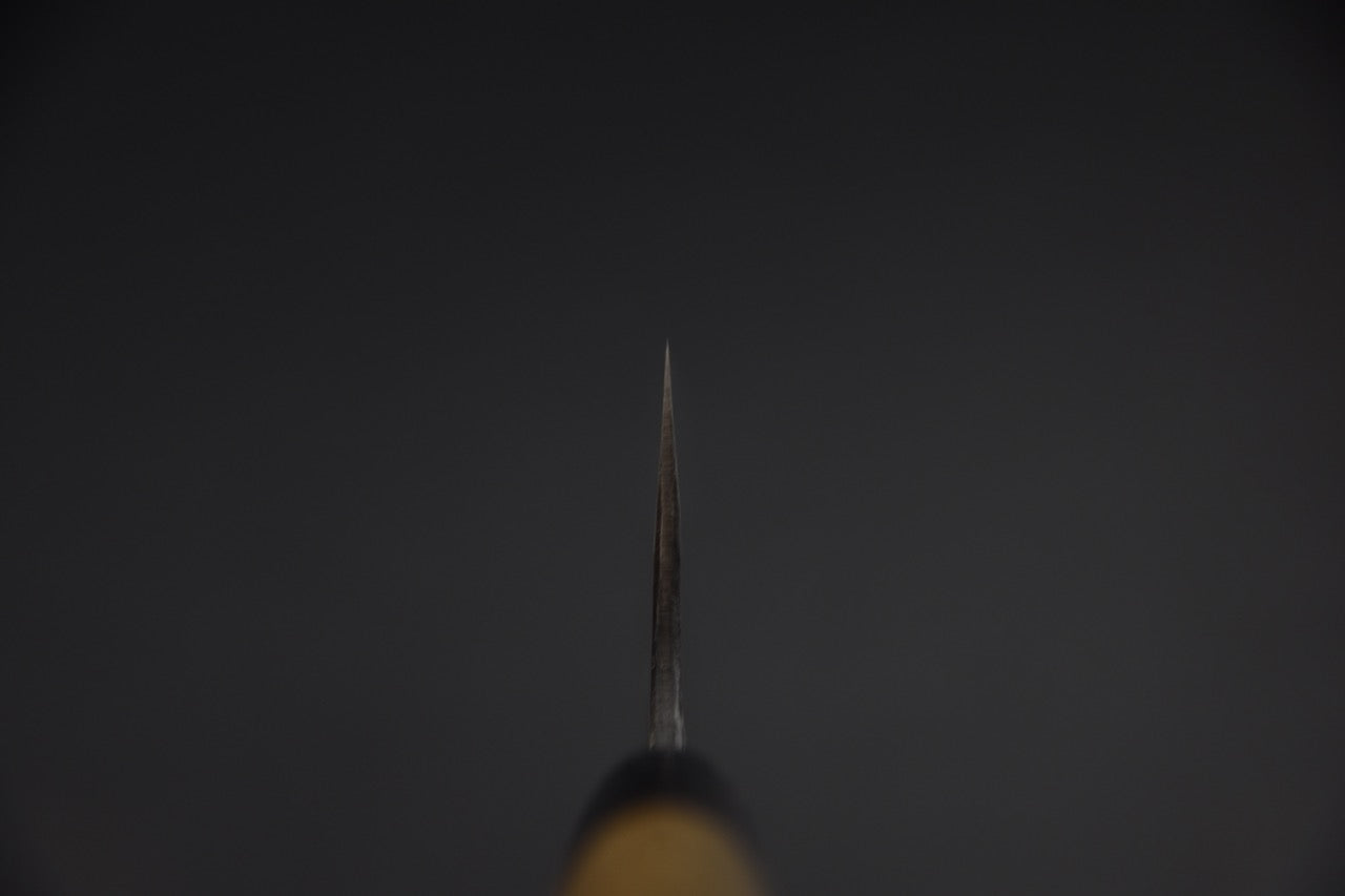 Détail du fil du santoku japonais 165 mm, vue rapprochée du tranchant