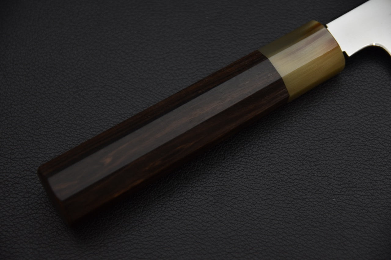 Couteau japonais nakiri — détail de la finition kasumi sur le jigane