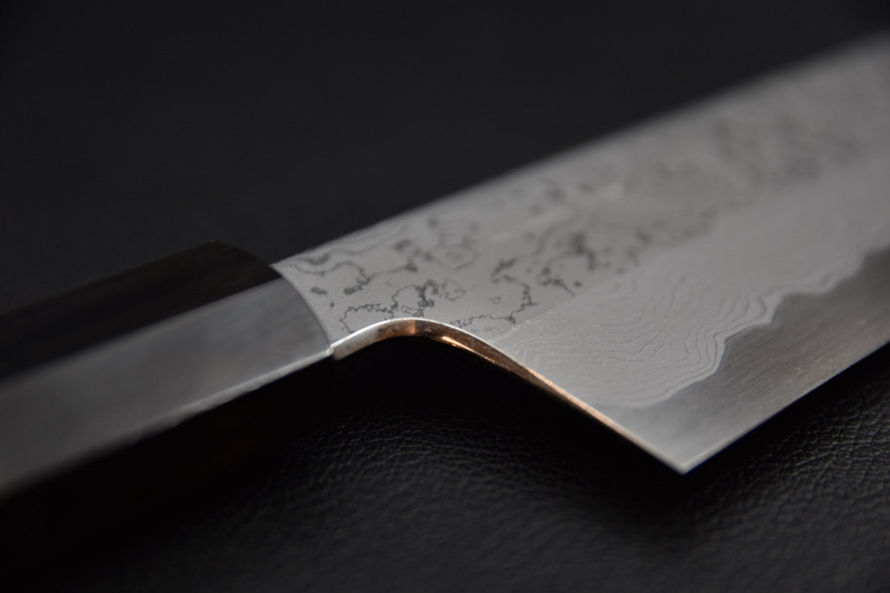 Hitohira Tanaka kiritsuke 225 mm — extrémité du manche, grain de l'ébène Makassar