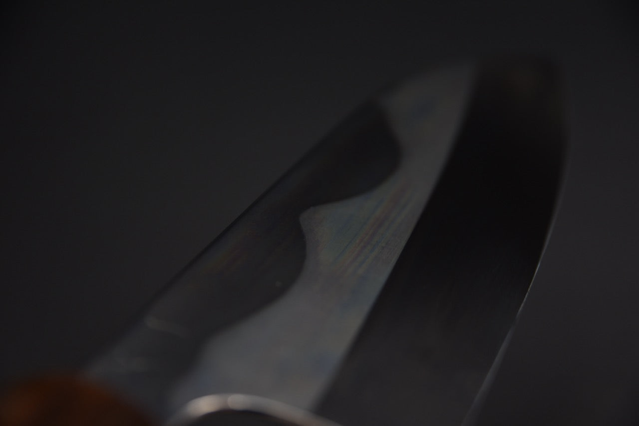 Hitohira Togashi santoku — détail du tranchant et biseau concave