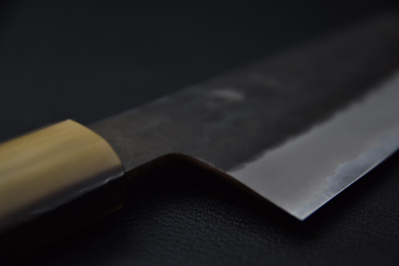 Couteau Santoku japonais avec lame en acier Nashiji shirogami 2 et manche en ébène élégant