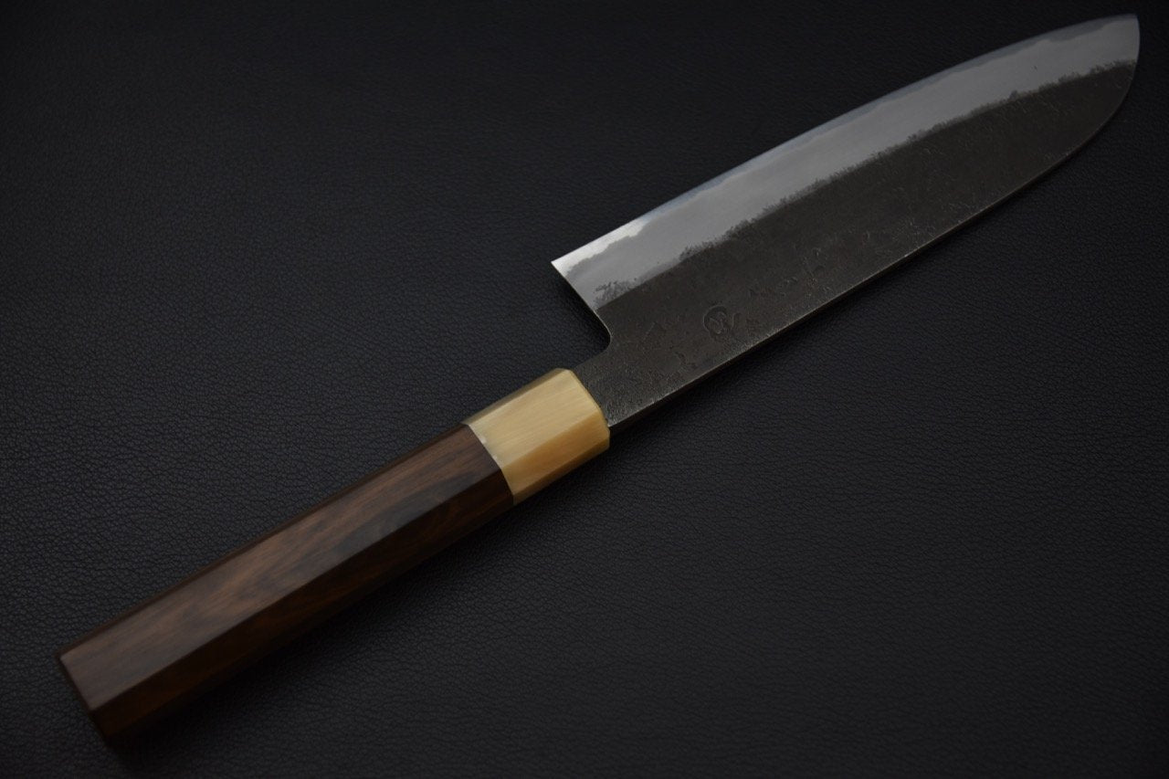 Vue ddu profil gauche du douteau Santoku japonais lame Nashiji shirogami 2