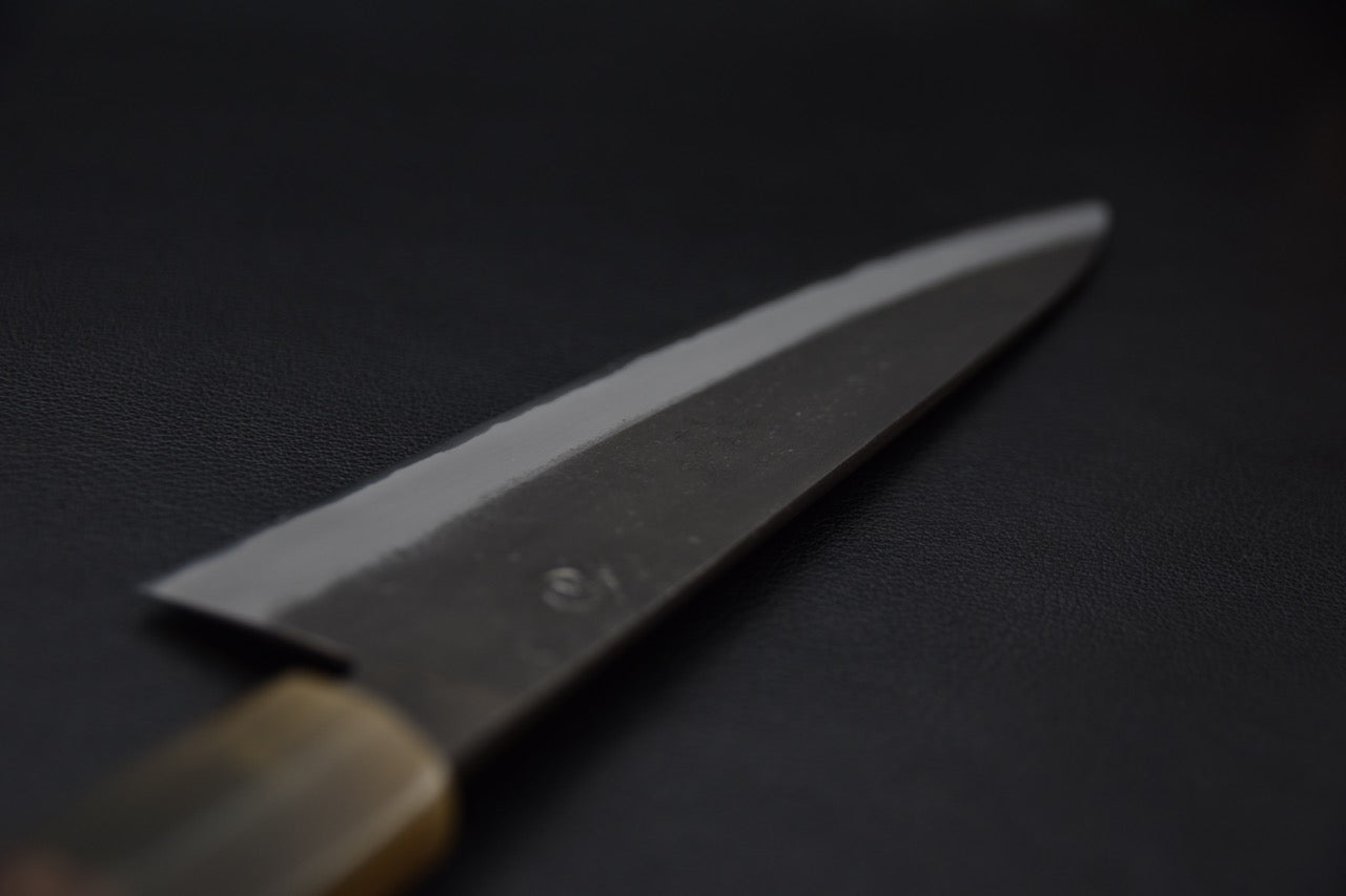 Couteau Gyuto 240mm avec lame en acier Nashiji et manche en Taihei, vue sur le kanji