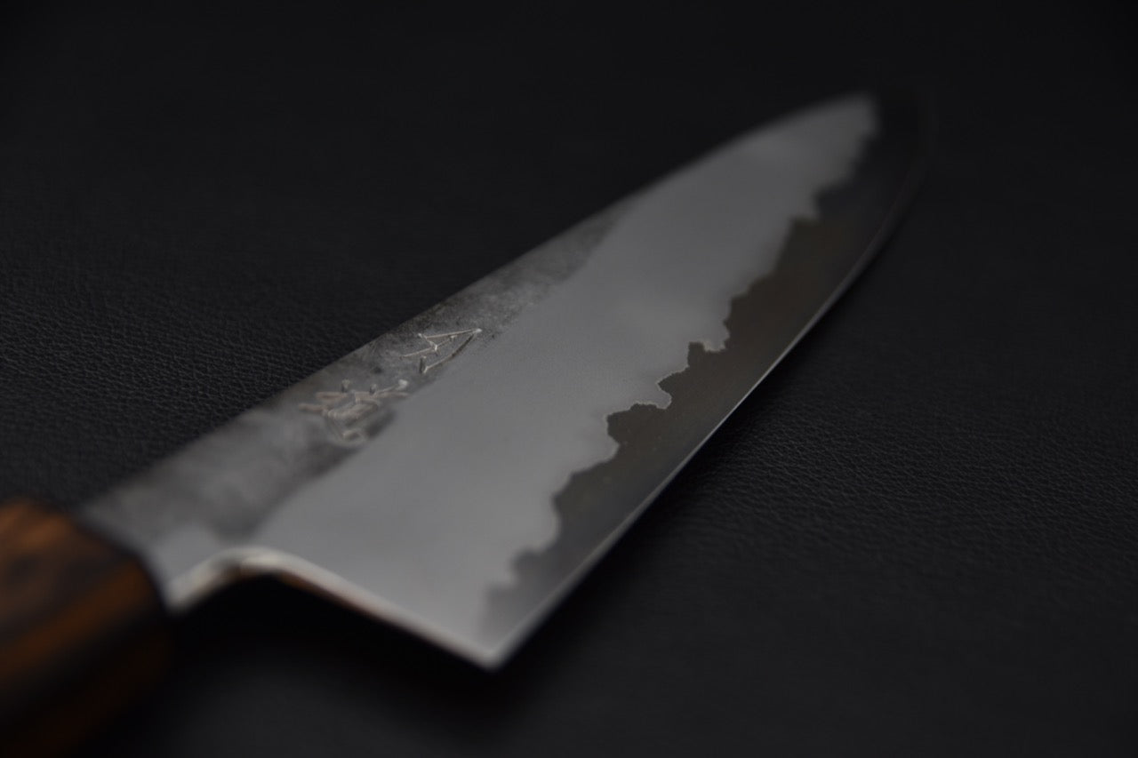 Couteau japonais Gyuto en acier Shirogami #1, manche octogonal chêne brûlé.