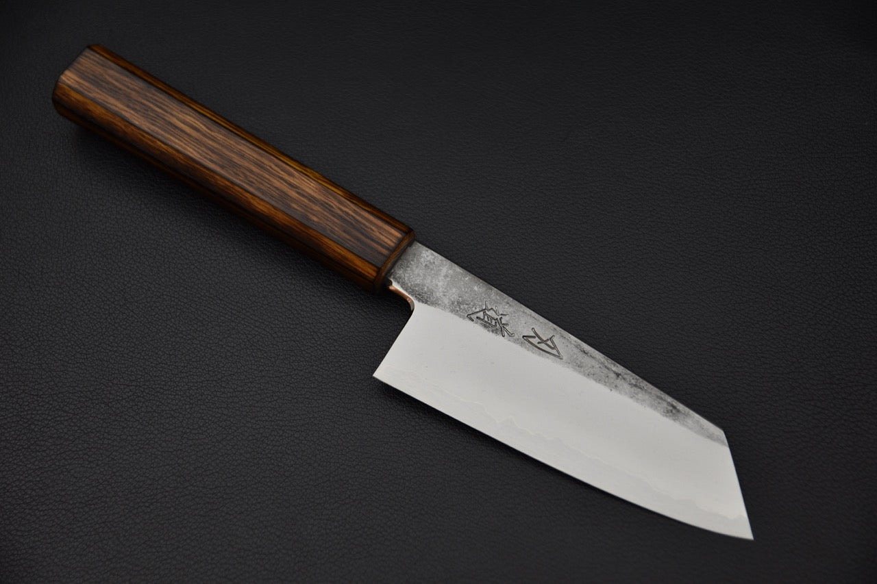 Couteau japonais Ko-Bunka 135mm avec lame en Shirogami #1 et finition brute de forge.