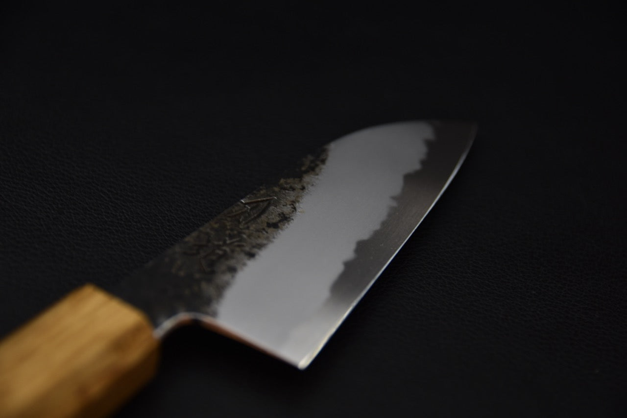 Détail de la lame kurouchi du couteau japonais Hado Sumi en acier Shirogami #2