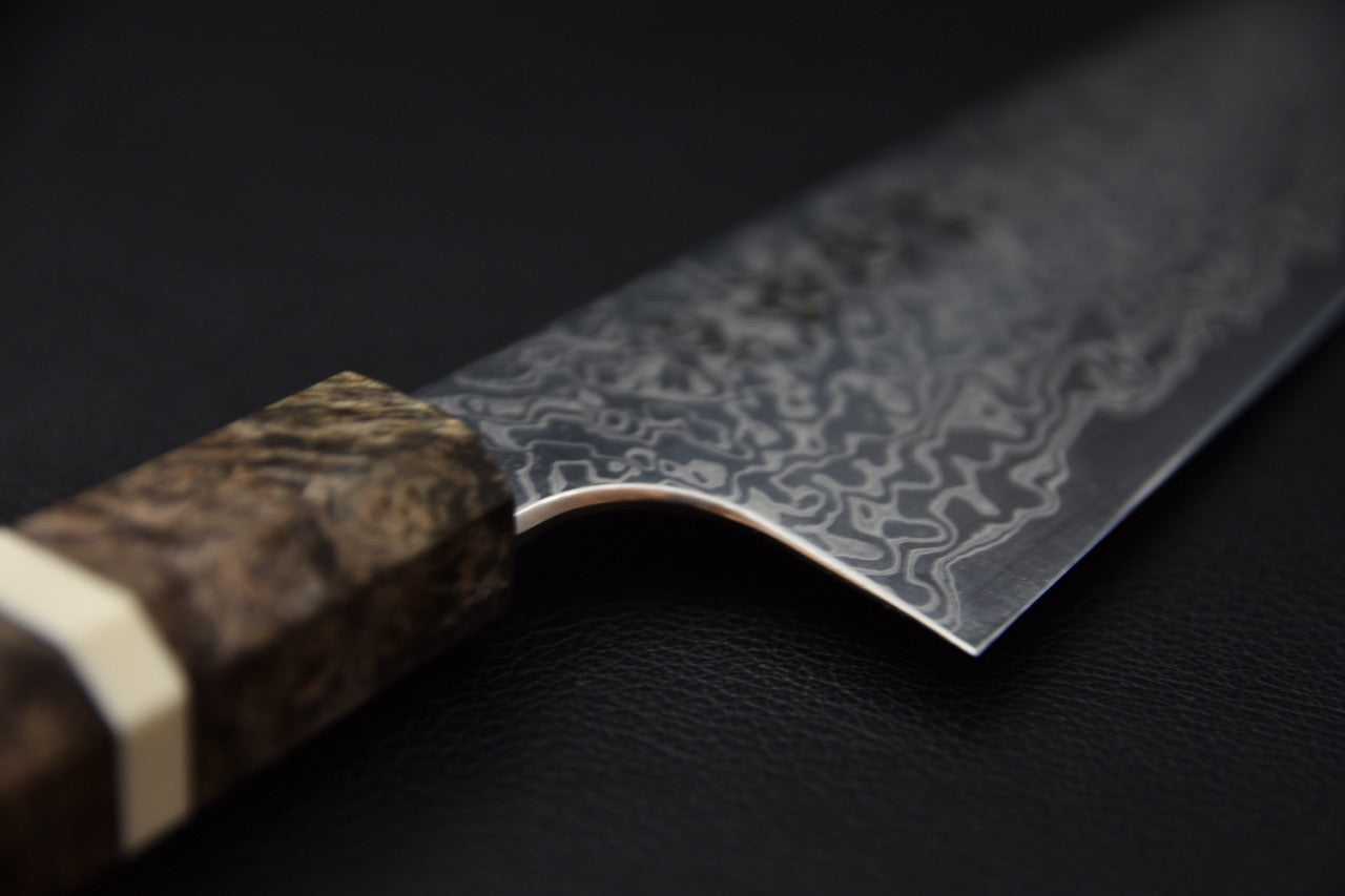 Détail de la lame du couteau japonais gyuto Hatsukokoro Ginga, motif damas au nickel