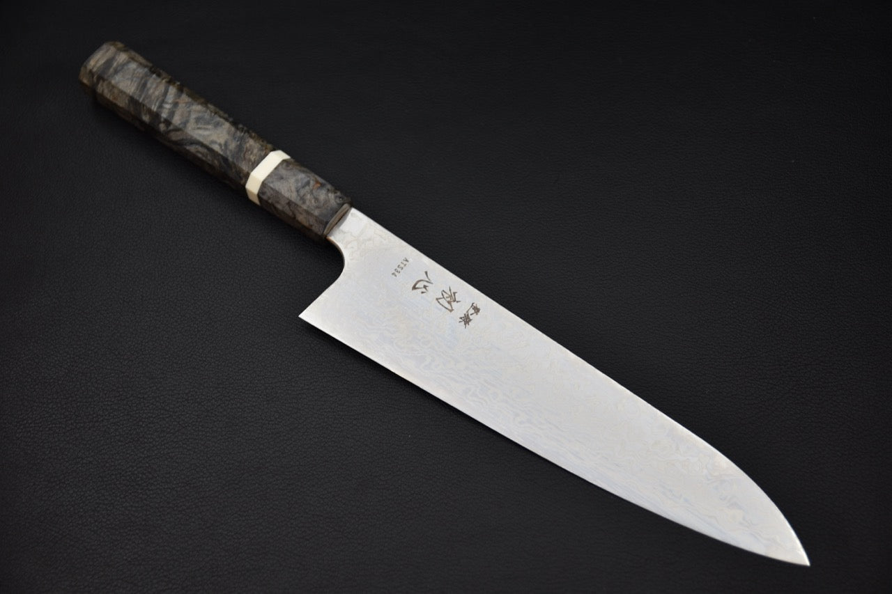 Couteau japonais gyuto 210mm Hatsukokoro Ginga en ATS-34 damas nickel, vue complète sur fond sombre