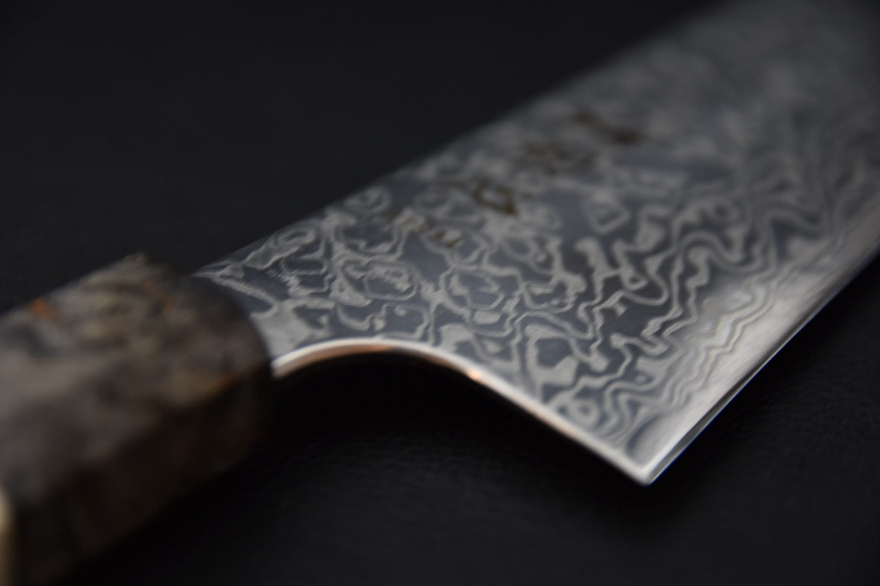 Vue arrière de l’émouture du couteau japonais gyuto Hatsukokoro Ginga, épaisseur de lame