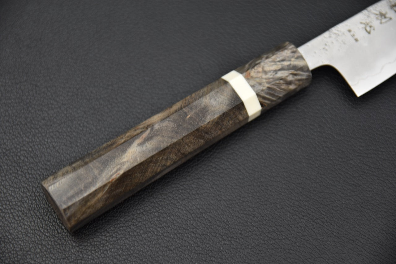 Manche en bouleau du couteau japonais petty Hatsukokoro Ginrei, détail du bois stabilisé — Stay Sharp Montréal.