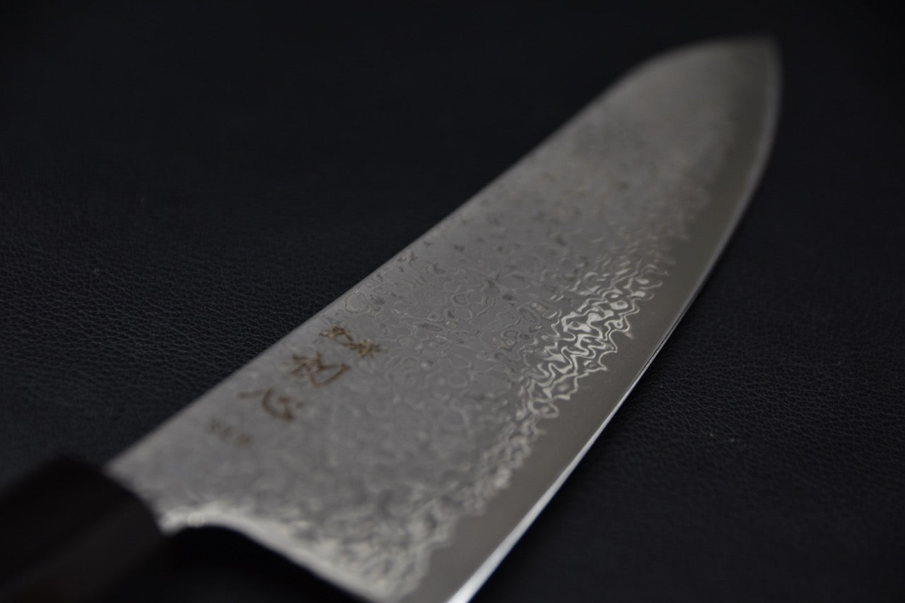 Couteau japonais gyuto 210mm, gros plan sur la lame damassée SLD — détail du motif.
