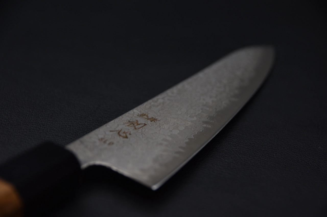 Couteau japonais Gyuto 195 mm, détail du motif damassé sur la lame SLD Kurozome.