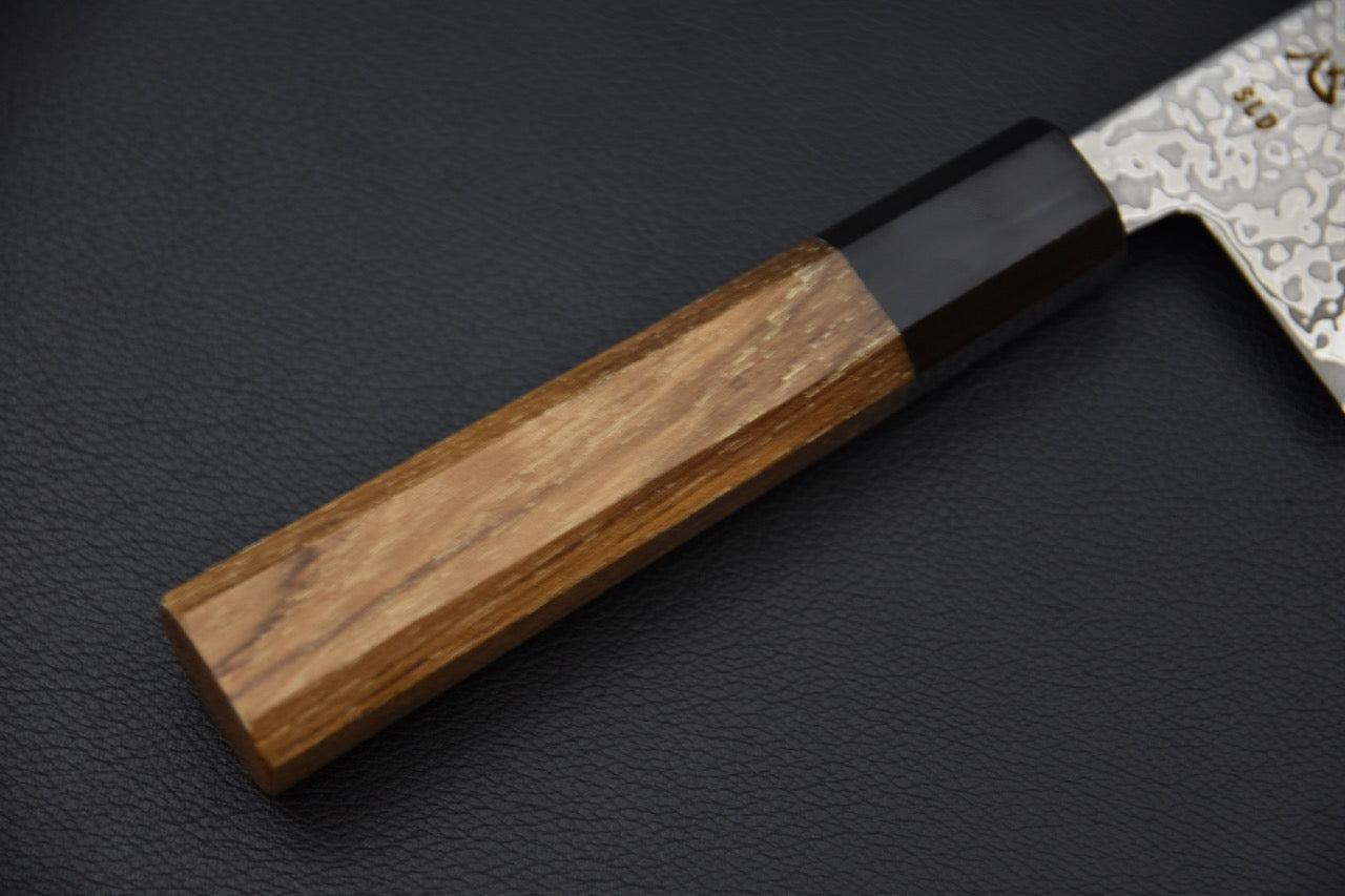 Manche en teck et virole en pakkawood du couteau japonais Nakiri Hatsukokoro.