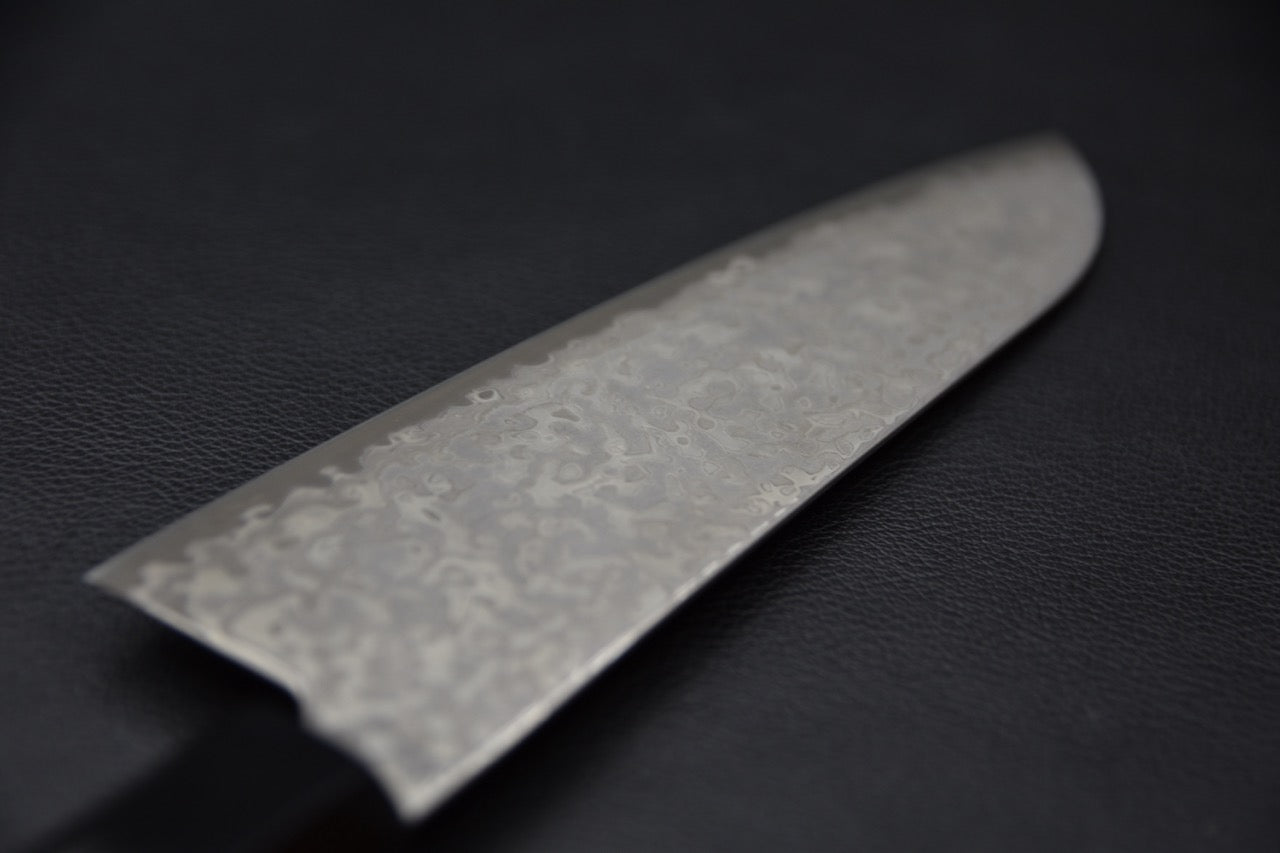Manche octogonal en teck avec ferrule en pakka noir du couteau japonais Santoku — Stay Sharp Montréal.