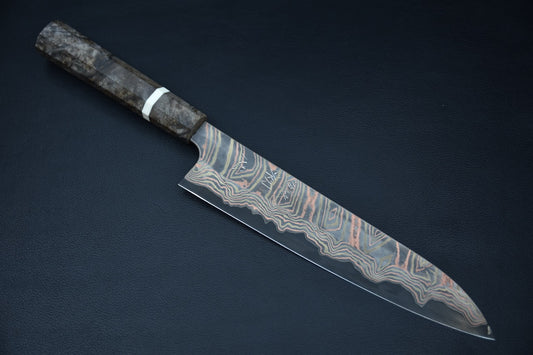 Couteau japonais gyuto 240mm Hatsukokoro Irodori Aogami #2 Rainbow Damascus, vue complète sur fond noir — Stay Sharp Montréal.