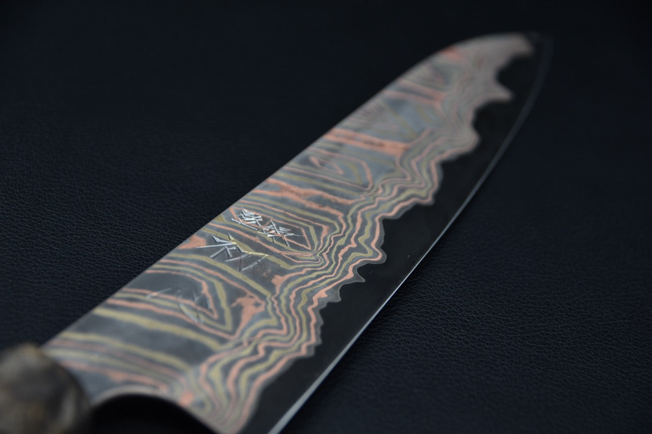 Détail de la lame damas Rainbow d’un couteau japonais gyuto 240mm en Aogami #2 — Stay Sharp Montréal.