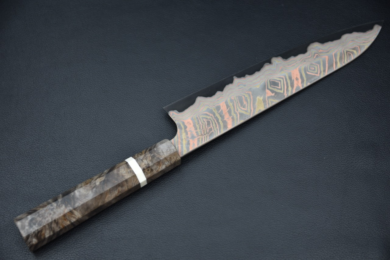 Vue profilée du couteau japonais gyuto 240mm Rainbow Damascus avec manche en bouleau — Stay Sharp Montréal.