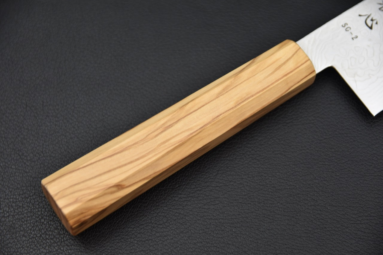 Manche en bois d’olivier du couteau japonais Bunka 180mm, forme octogonale — Stay Sharp Montréal.