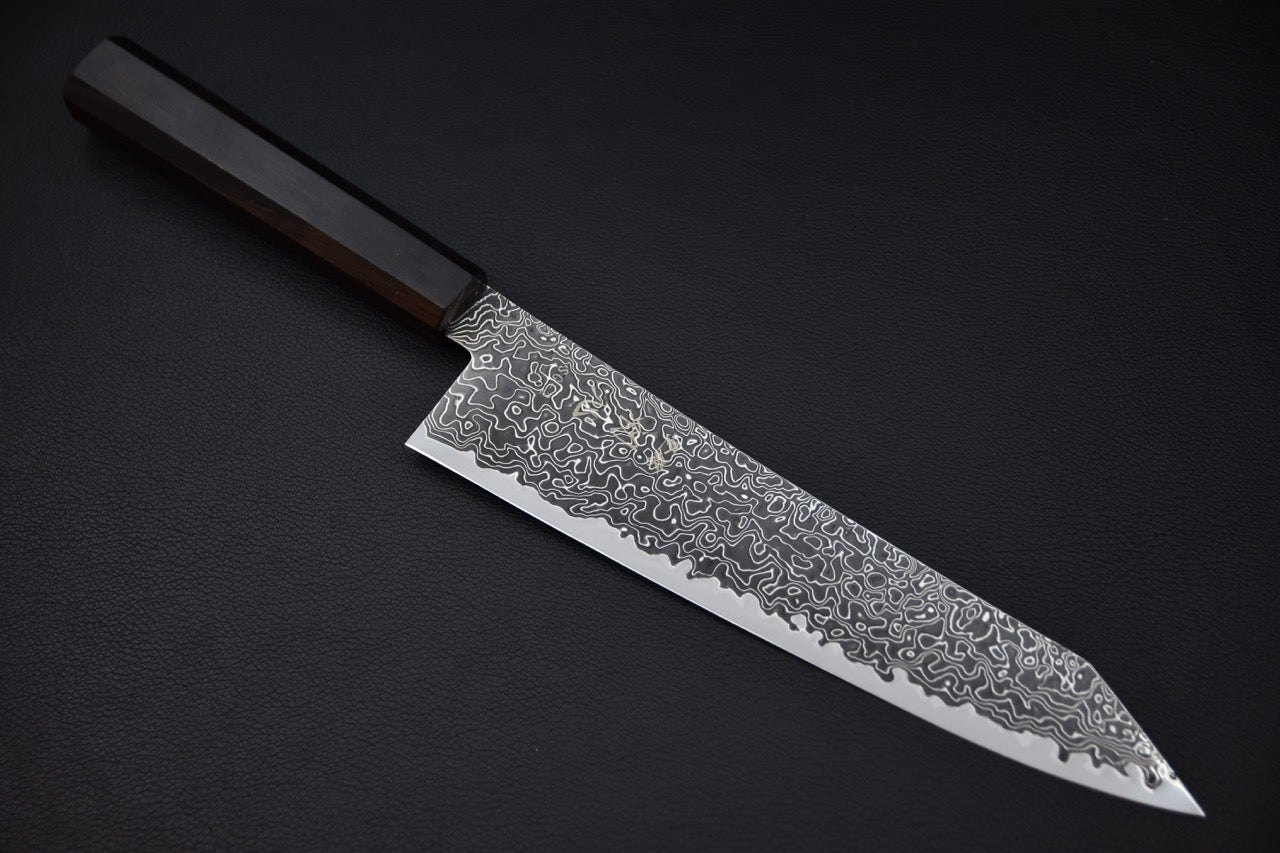 Couteau japonais gyuto kiritsuke 210mm SG2 damas kuro-zome, vue complète sur fond noir — Stay Sharp Montréal.