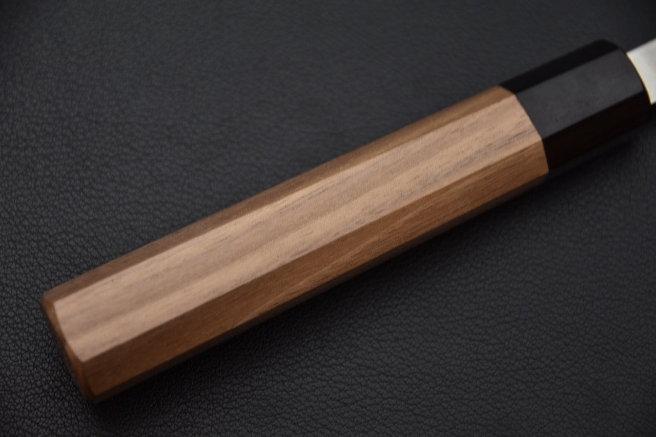 Vue inversée du couteau complet avec le dos de la lame visible.