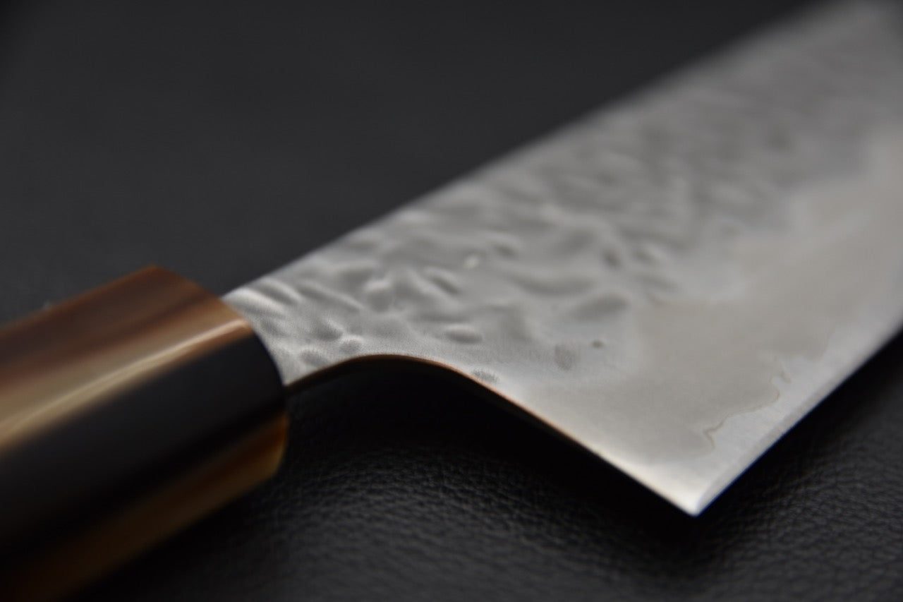 Jonction entre la lame et le manche du couteau Gyuto japonais