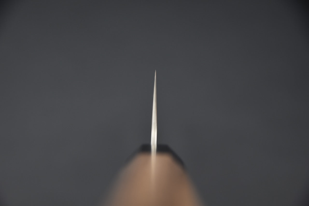 Vue du spine fin et profil effilé du couteau japonais bunka 170mm — Stay Sharp Montréal