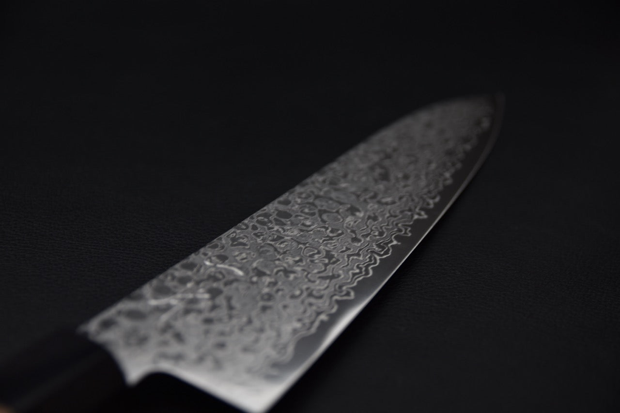 Détail du motif Damascus sur la lame Hitohira HG Gyuto 210 mm.
