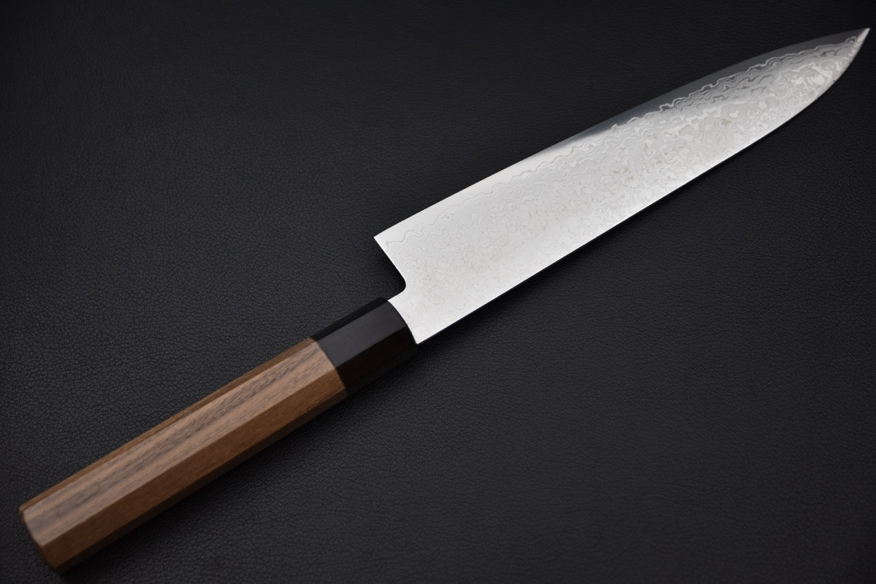 Profil de la lame Gyuto 210 mm montrant la finesse du tranchant.