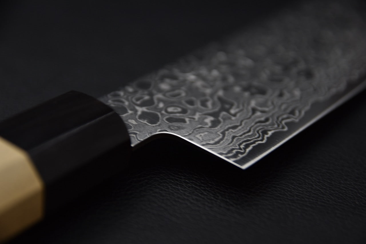 Couteau japonais Nakiri Hitohira HG Damascus, détail du talon et de la transition entre lame et manche.