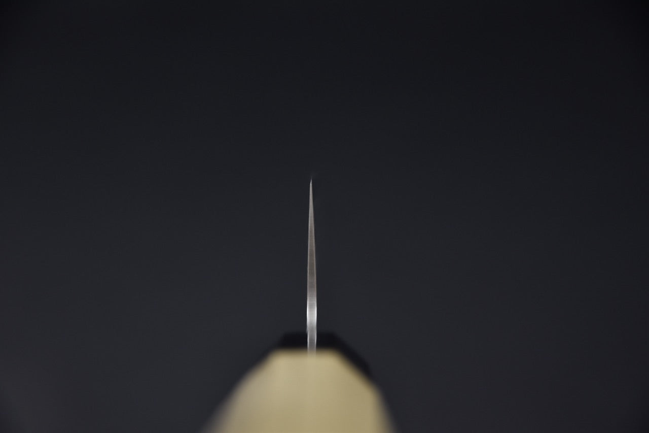 Couteau japonais Nakiri Hitohira HG Damascus, vue du tranchant montrant l’épaisseur fine de la lame.