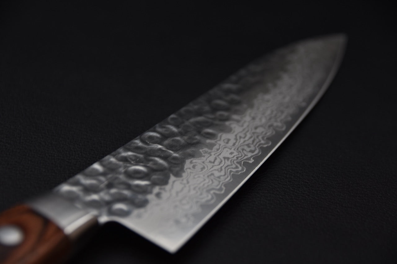 Lame damas et finition martelée tsuchime d’un couteau japonais gyuto 180mm Hitohira HG