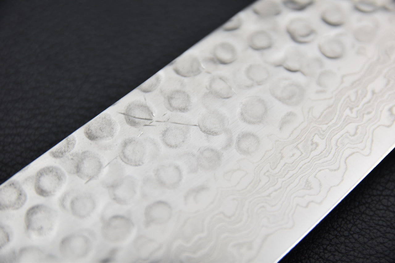 Hitohira HG Tsuchime Damascus Santoku Noyer