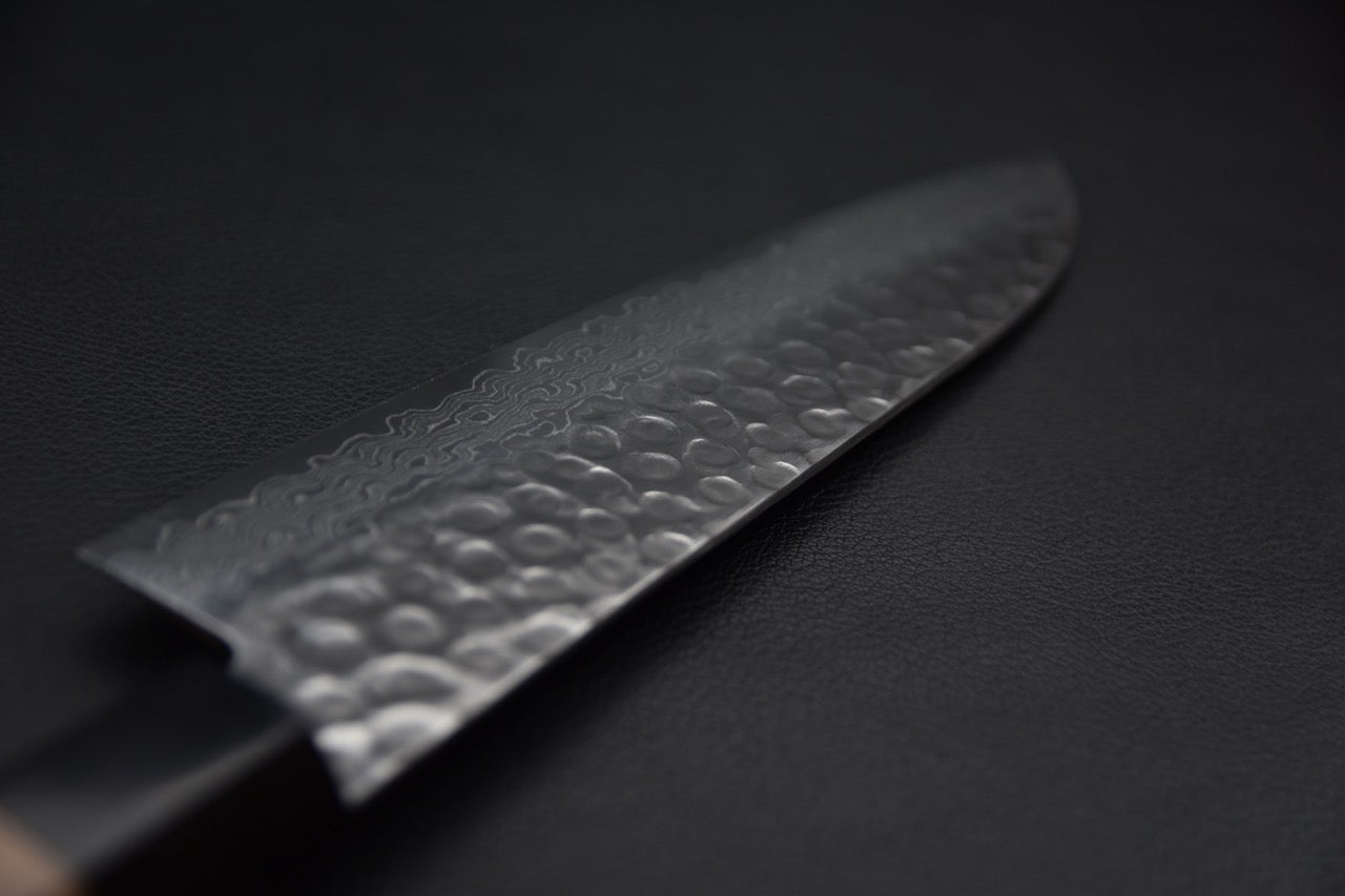 Hitohira HG Tsuchime Damascus Santoku Noyer