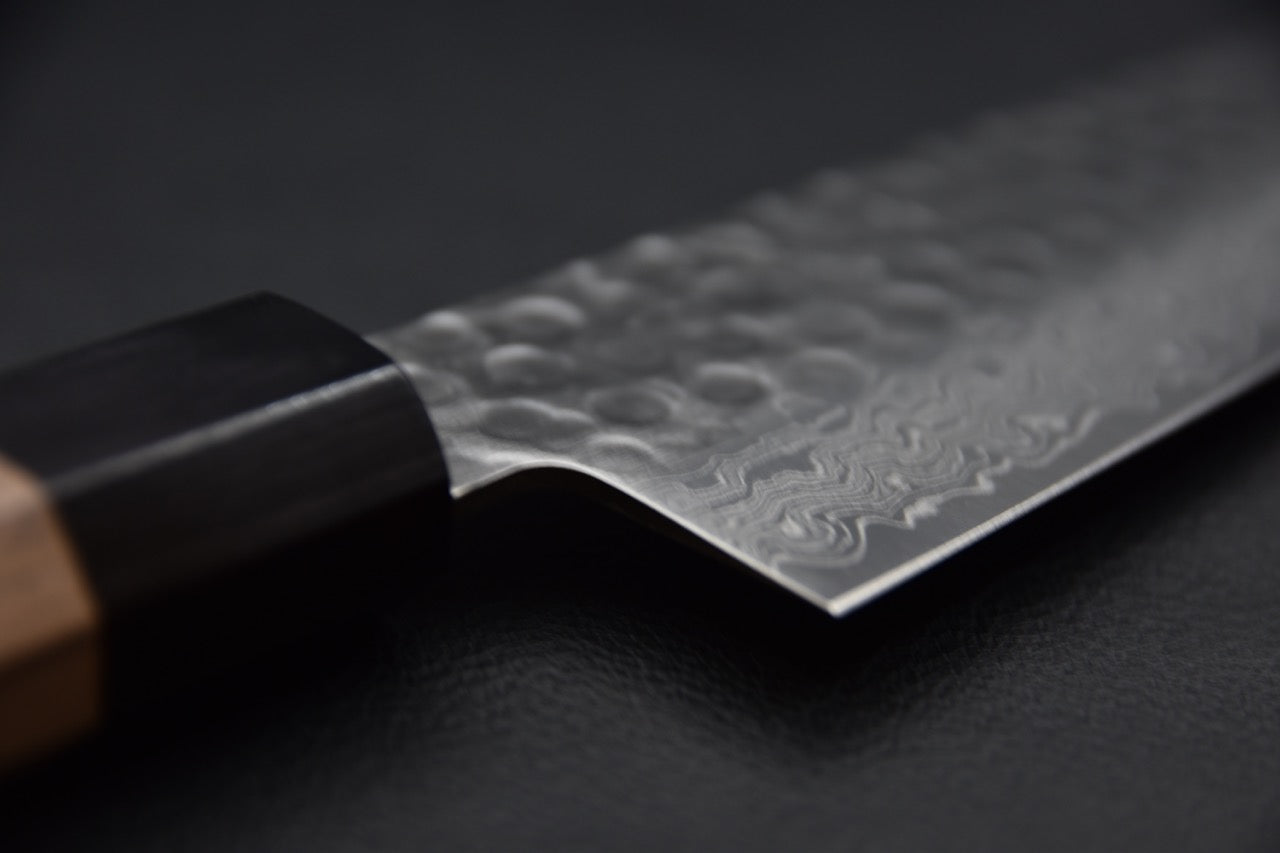 Hitohira HG Tsuchime Damascus Santoku Noyer