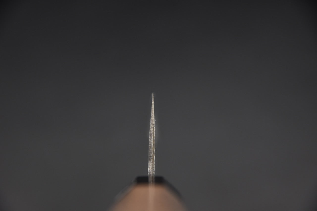 Couteau japonais Bunka Aogami Super, vue du spine montrant l’épaisseur de la lame.