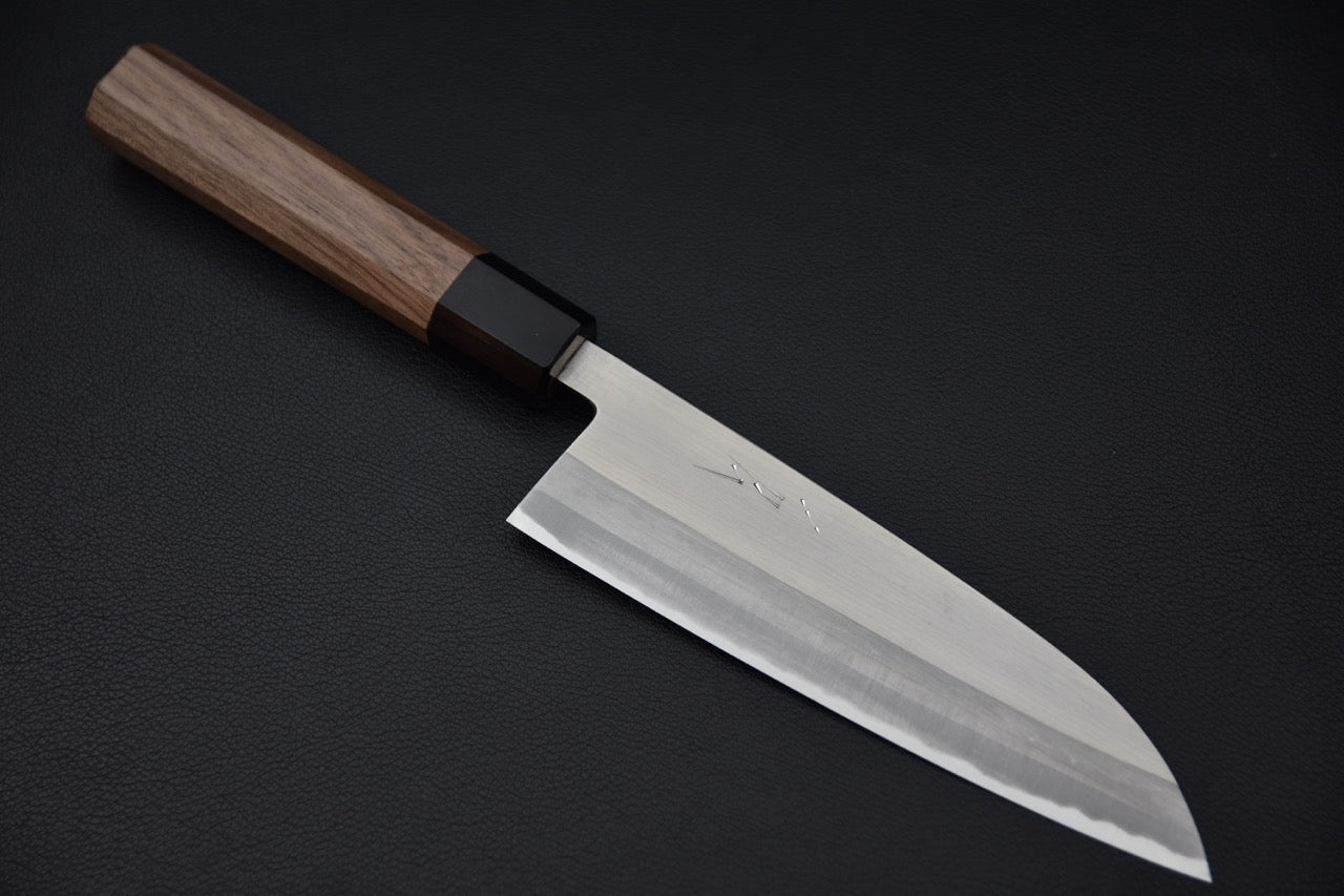 "Couteau japonais Santoku Hitohira Harima Aogami #2 165mm, vue complète sur fond noir."