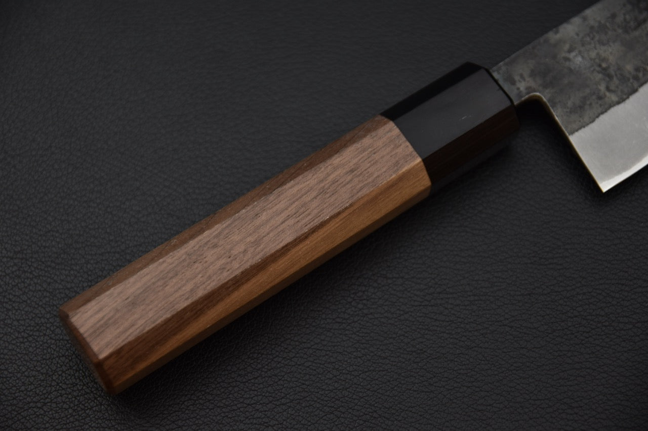 Manche en noyer octogonal avec virole pakka noir du couteau japonais Bunka Hitohira Harima.