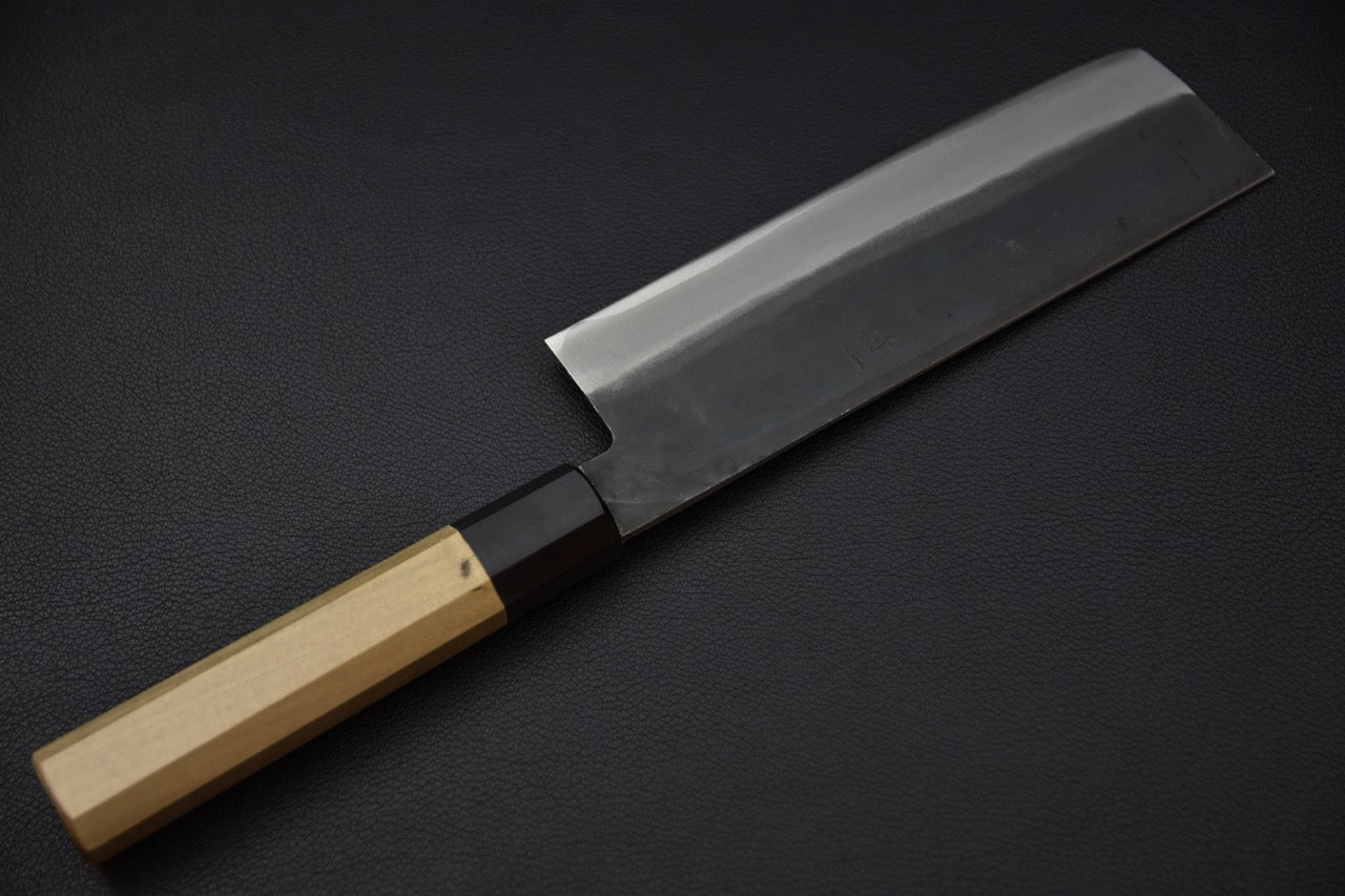 Vue du profil complet de la lame rectangulaire du couteau japonais Nakiri Hitohira Hizen Aogami #1 — Stay Sharp Montréal.