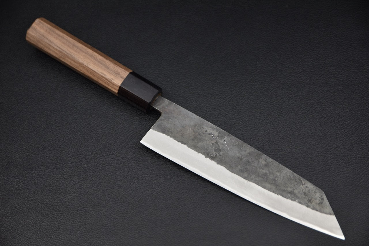 Couteau japonais Bunka 180 mm Hitohira Harima Blue #2 kurouchi, vue complète sur fond noir