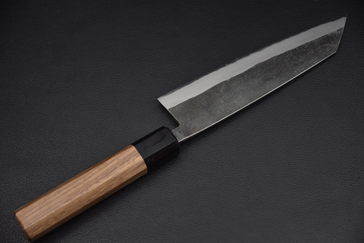 Surface kurouchi brute de forge du couteau japonais Hitohira Harima Bunka