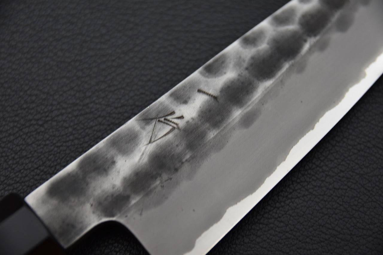 Marquage artisanal sur la lame en acier Shirogami #2.